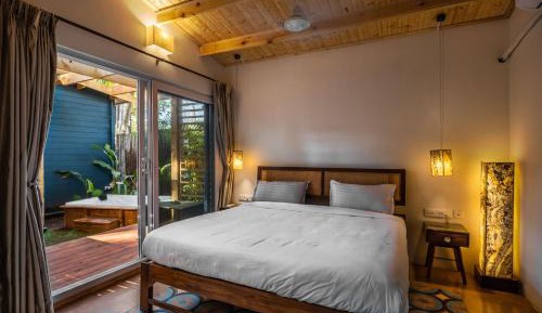 Suite with Jacuzzi (partial sea view)