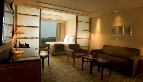 Business Suite with 20% off on session of 30 mins Spa,15% off on food & soft beverage services,20% Discount on Laundry service (T&C applicable)