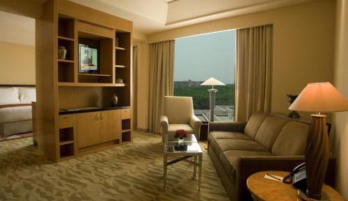 Executive Suite with 20% off on session of 30 mins Spa,15% off on food & Soft beverage services,20% Discount on Laundry service (T&C applicable)