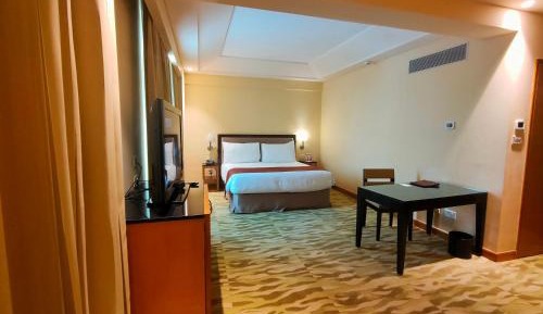 Studio Apartment with 20% off on session of 30 mins Spa,15% off on food & soft beverage services,20% Discount on Laundry service (T&C applicable)