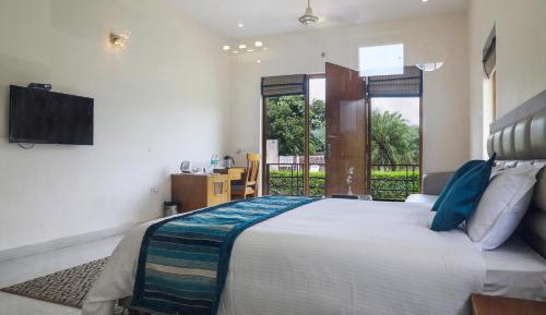 Pool view room
