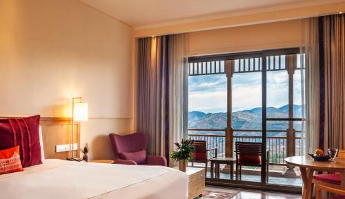 Executive Suite Valley View King Bed