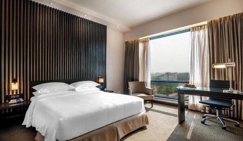 Corner King Room
