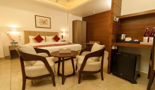 Deluxe Room (2 Adults + 1 Child)