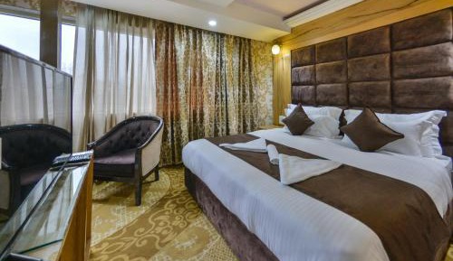 Suite with Mountain View