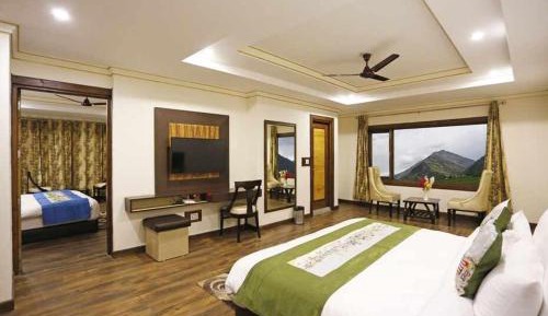 Deluxe Family Suite