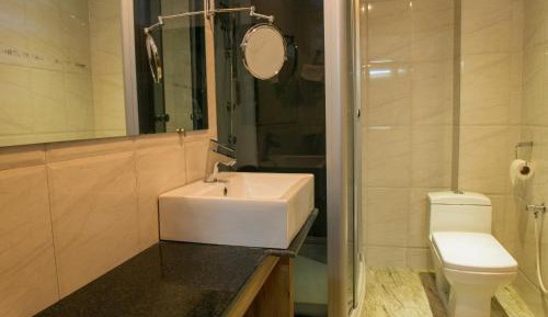 Honeymoon Suite