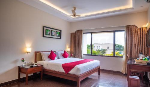 Deluxe Double Room (Enjoy 10% off on Drink, including Soft Beverages, Pint(s) of Beer and more +   10% off on Food & Beverages with a-la-carte selection + 10% Off on Laundry service for upto 4 clothing items)