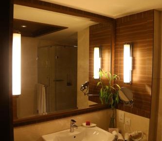 Deluxe King Room with 10% discount on F&SB, SPA & Laundry,Happy Hours deal offering 1+1 offer. Offer is available from 6:00 PM till 8:00 PM at The Circle Bar