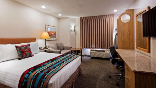 Queen Suite with Sofa Bed