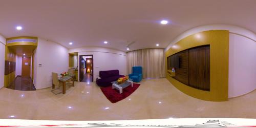 Honeymoon Suite