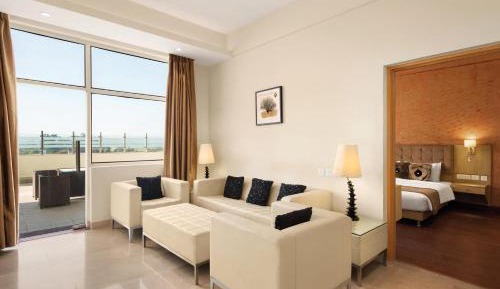 Presidential Pool Suite
