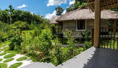 Deluxe Double Room (2 Adults + 1 Child)