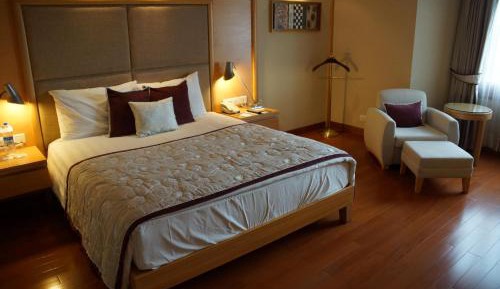 Executive Double Room with one way airport transfer, Complimentary INR 750 Hotel Credit redeemable on Spa  