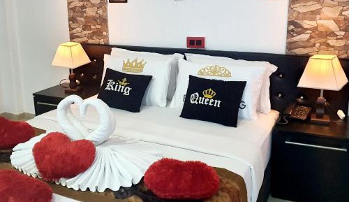 Deluxe King Suite