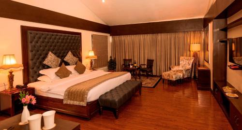 Suite with Mountain View