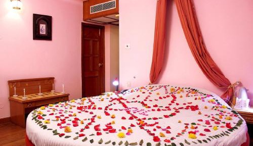 Honeymoon Suite