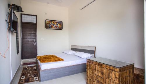 Deluxe Double Room (2 Adults + 1 Child)