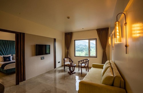Khalapur Hotel | Mastiff Grand The Sia Palace Suites & Banquets, Khopoli (Nr. Imagica)