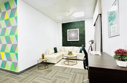 Gurugram Apartment | BluO Awesome 1BHK DLF Galleria Market ,Gym TT