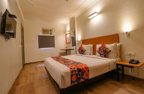 Chittaranjan Hotel | Fabhotel Lord Inn