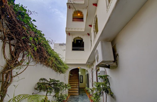Vidhyadhar Nagar Hotel | Treebo Trend Heritage Utsav Vilas Near Railway Station