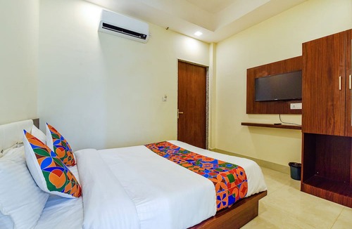 Gayariawas Hotel | Fabhotel Diamond I
