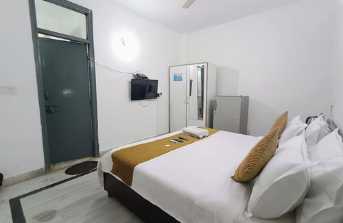 Hauz Khas Village Hotel | Mauryan Express Hotel @ Hauz Khas Fort