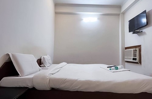 Noida Hotel | Roomshala 117 Shubham residency