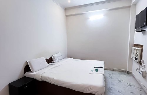 Noida Hotel | Roomshala 117 Shubham residency