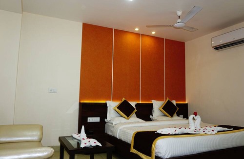 Deoria Hotel | Hotel Golden Laurel Inn