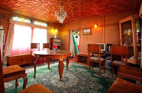 Dal Lake Hotel | Houseboat Zaindari Palace