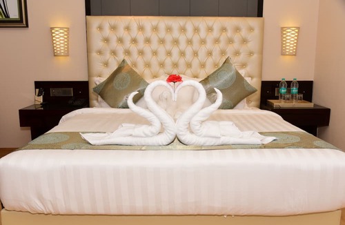 Raebareli Hotel | Om Clarks Inn Raebareli