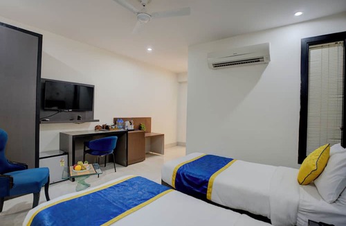 Sector 40 Hotel | BlueNeck Sec 40 Unitech Cyber Park Gurugram