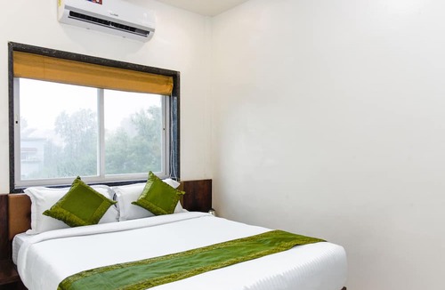 Nigdi Hotel | Treebo Malhaar Regency