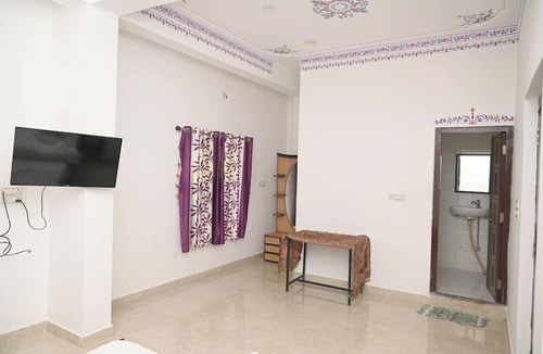 Lake Swaroop Sagar Hotel | Rising Shemesh