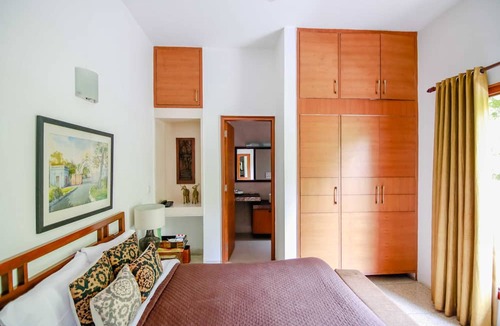 South Extension Bed & Breakfast | Thikana