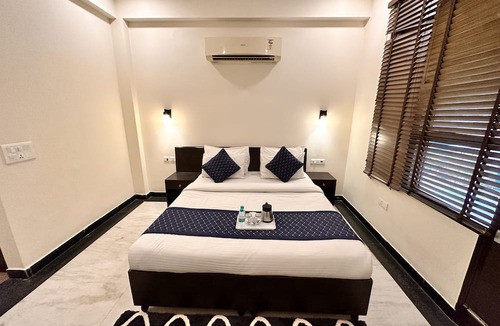 DLF Phase 3 House | Hollyhocks Residency