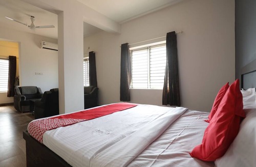 Mangalpady Hotel | OYO 24602 City Residence
