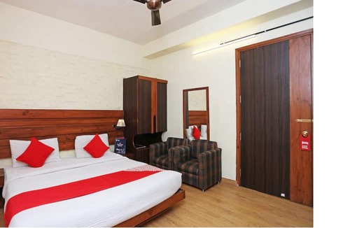 Raj Nagar Hotel | FabHotel The Townhouse