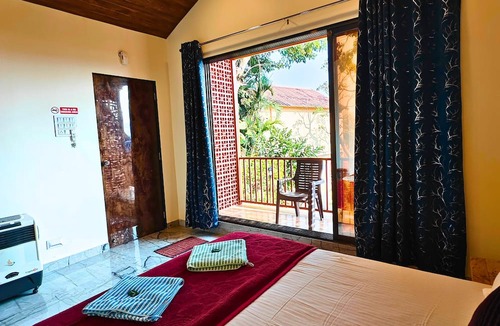 Kadadhe Hotel | Vikas Boat Club & Resort