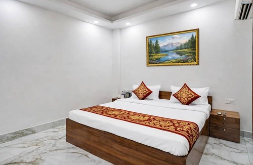 Sainik Farm Hotel | Mauryan Elite Hotel Ignou Road