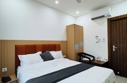Allahabad Hotel | Hotel Krishna Continental