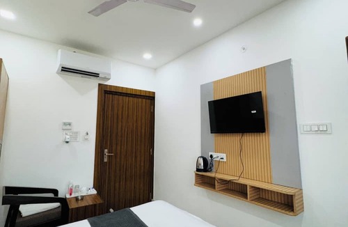 Allahabad Hotel | Hotel Krishna Continental