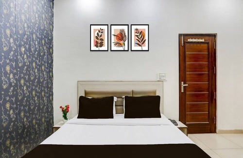 Zirakpur House | Deluxehotel jb Plaza