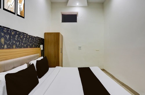 Zirakpur House | Deluxehotel jb Plaza