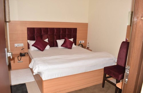 Deoria Hotel | Hotel Kailash Near Deoria Baraon Rd