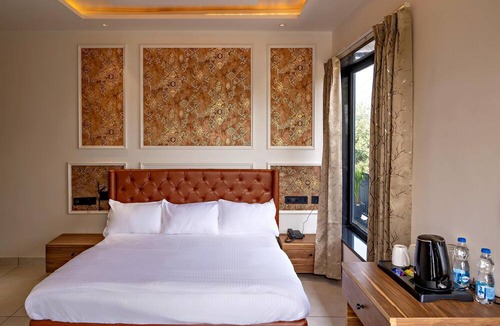 Ranjit Avenue House | Homestay By cafe9