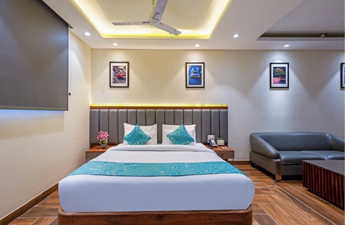 Sector 51 Hotel | S by Z Hotels, Baani Square