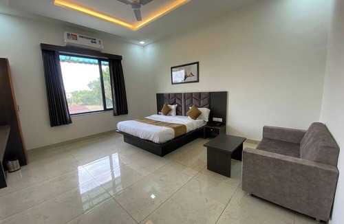 Vallabhnagar Hotel | New Royal Orbit Hotel & Restro Udaipur